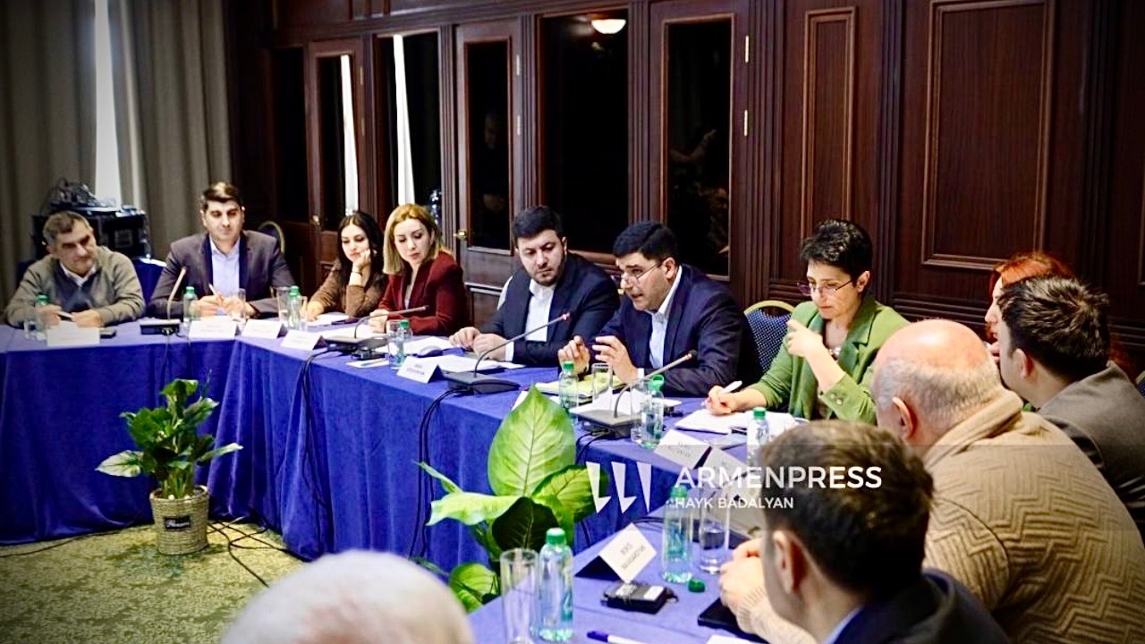 Հայ և ադրբեջանցի պատվիրակների ասուլիսը | ՈւՂԻՂ
