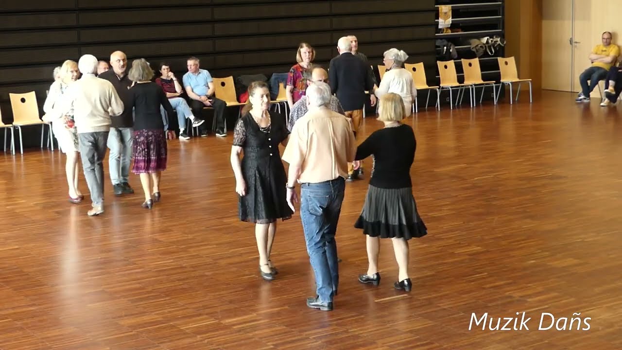 Danse bretonne : Avant-deux de Guébriand (danse de création récente)