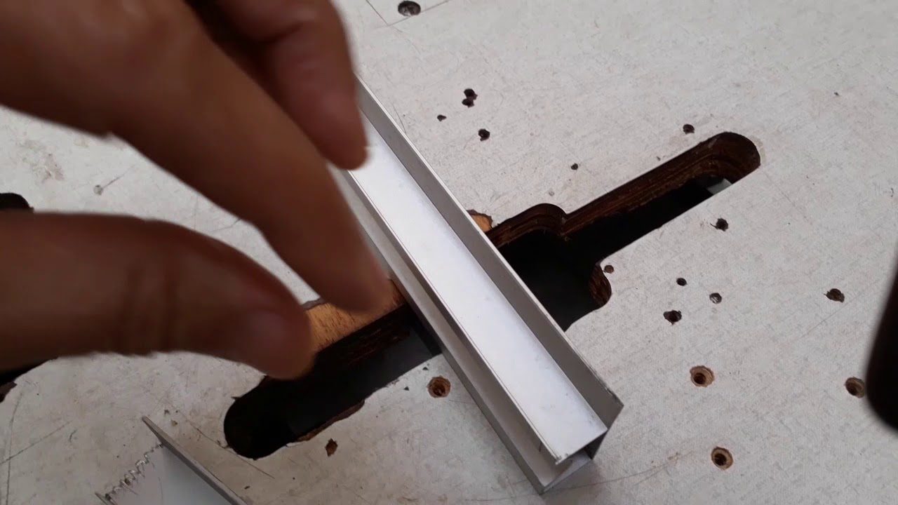 Dispositivo para passar cola no topo MDF