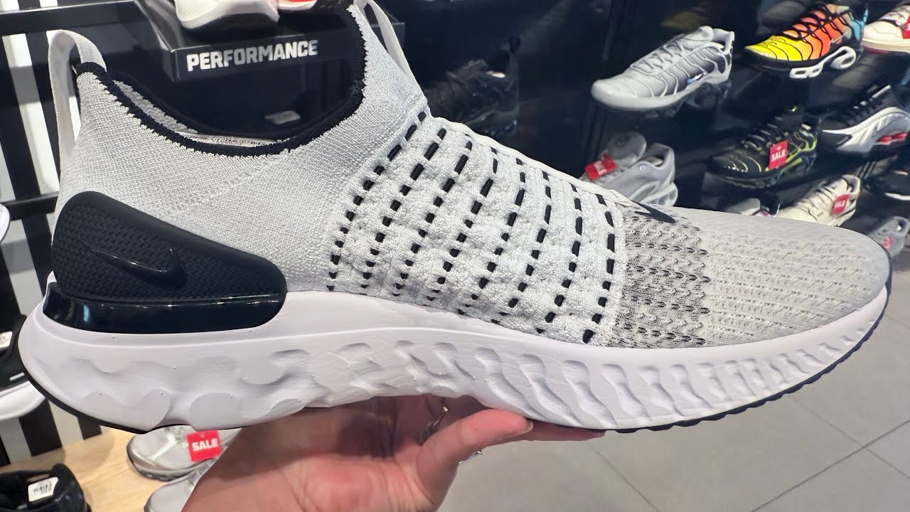 Nike React Phantom Run Flyknit 2White Black