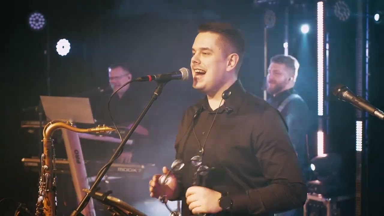 AleGro Walking on Sunshine - Katrina & The Waves Cover