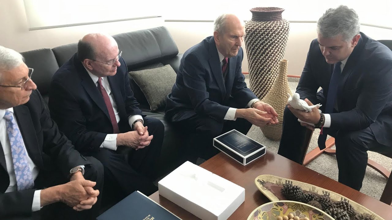 El Presidente Nelson Habla a Miles de Colombianos en Devocional Histórico