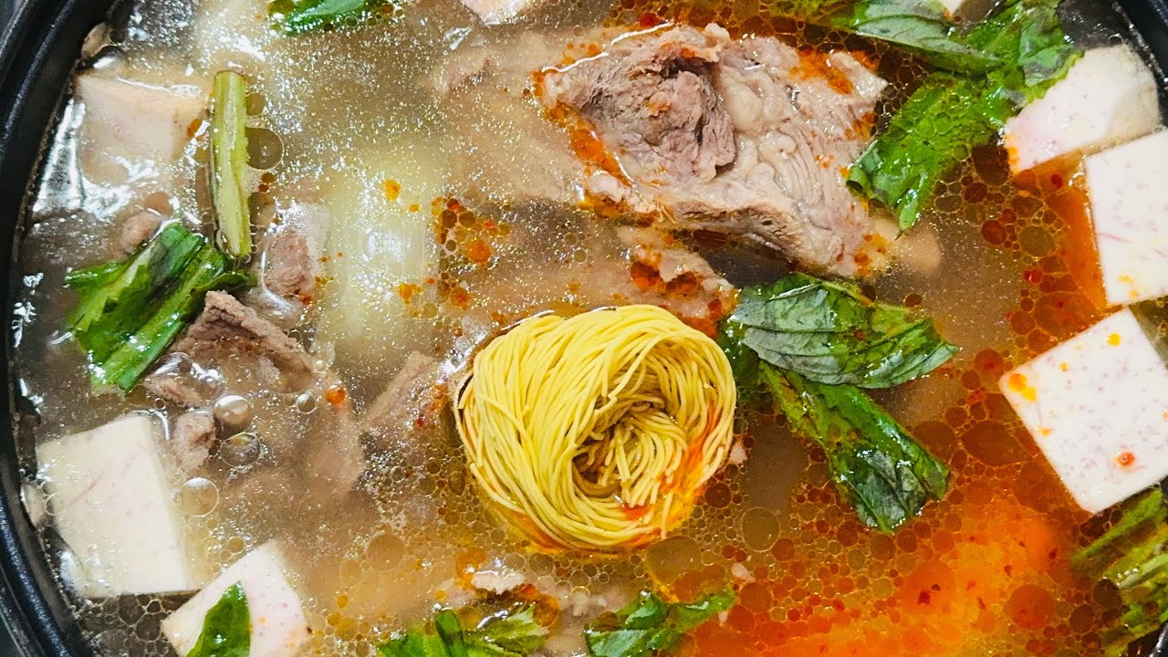 Bảo tuyết nấu nồi lẩu bò satế ngon bất bại mời cả nhà ăn ạ