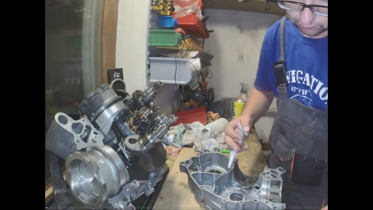Aprilia SXV Engine Rebuild 07   Joining Cases