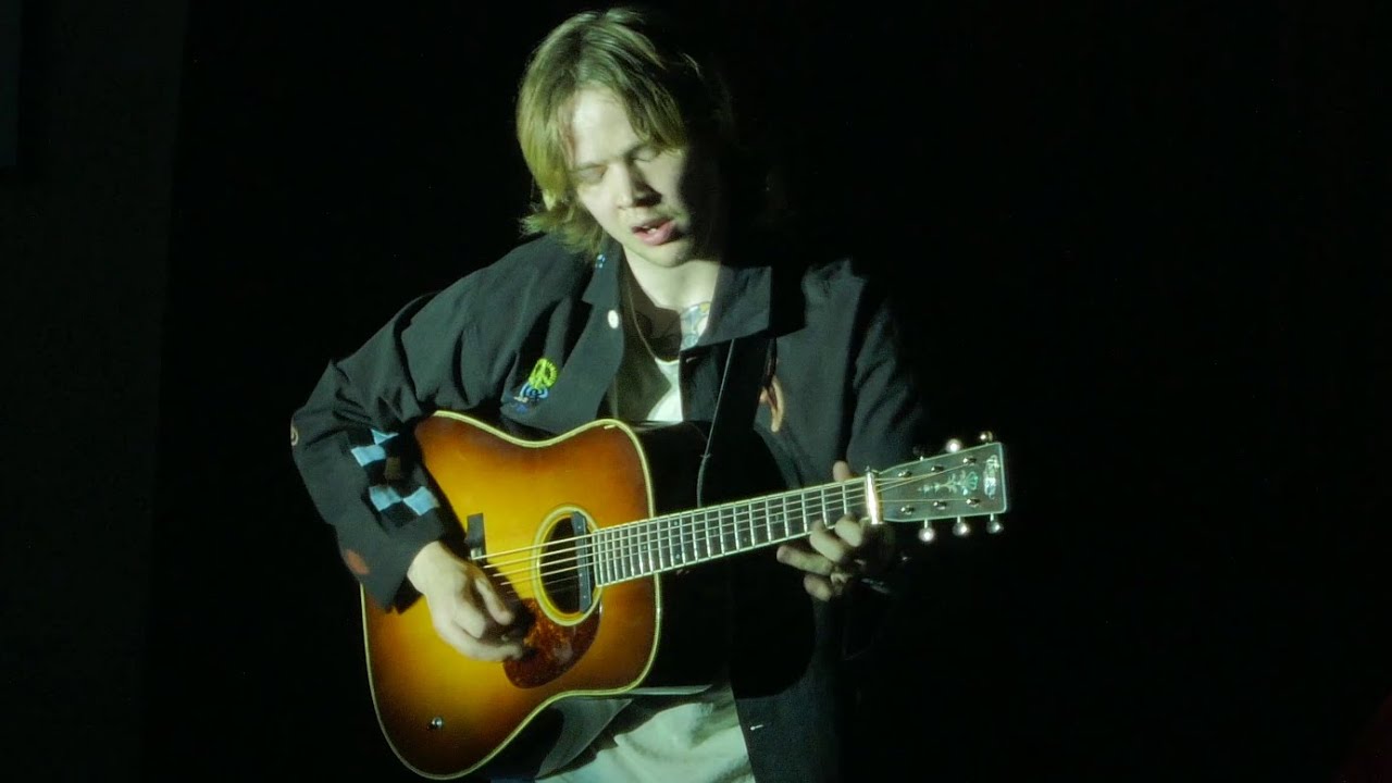 Billy Strings and Jarrod Walker on separate balconies at the Cap 2/6/22