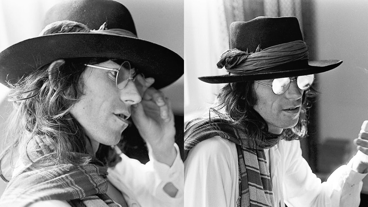 Keith Richards made cry his guitar on You Got The Silver, adding it a characteristic echo effect