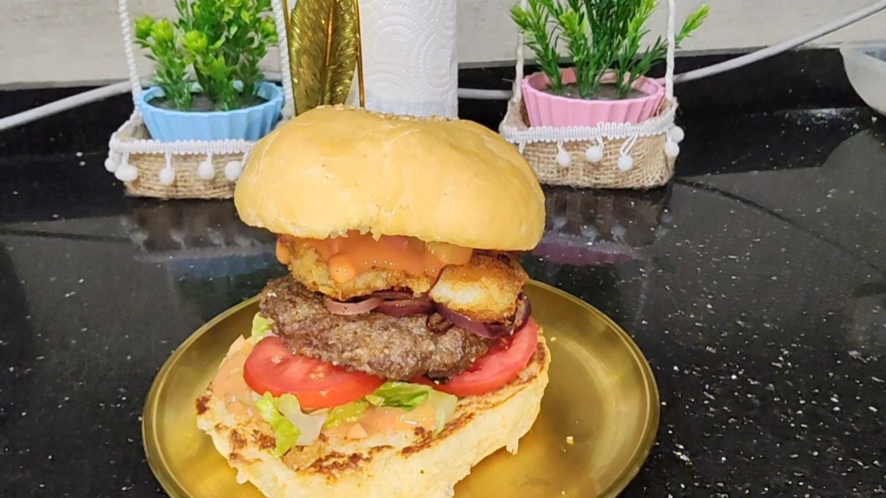 وجبة المطاعم كاملة في البيت! 🍔 طريقة خبز البرجر + صوص البيج تيستي + برجر بيتي + بطاطس بالموتزريلا ✨