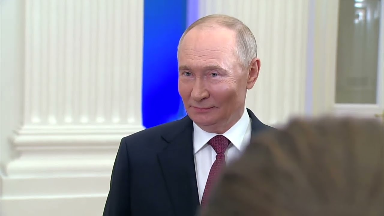 «Кто работал в спецслужбах: я или вы?»: Путин пошутил о слежке за ним индийских журналистов
