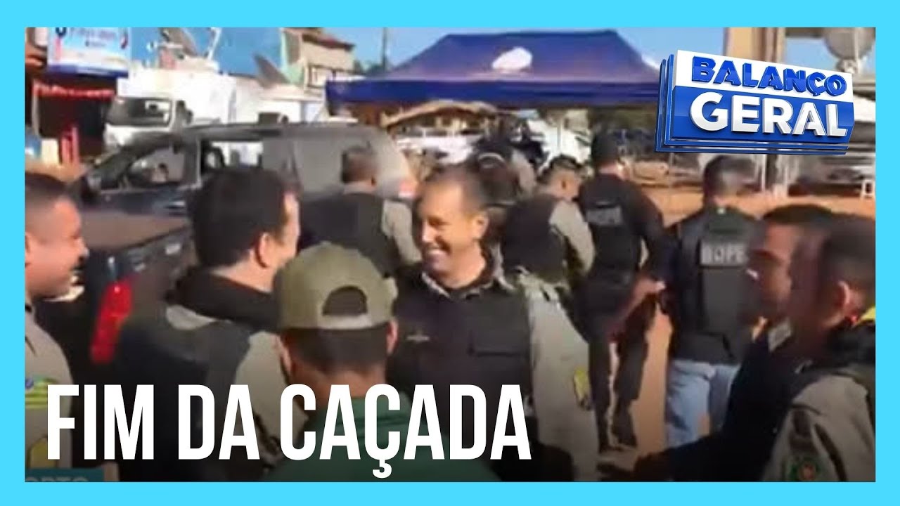 Policiais comemoram a captura de Lázaro Barbosa