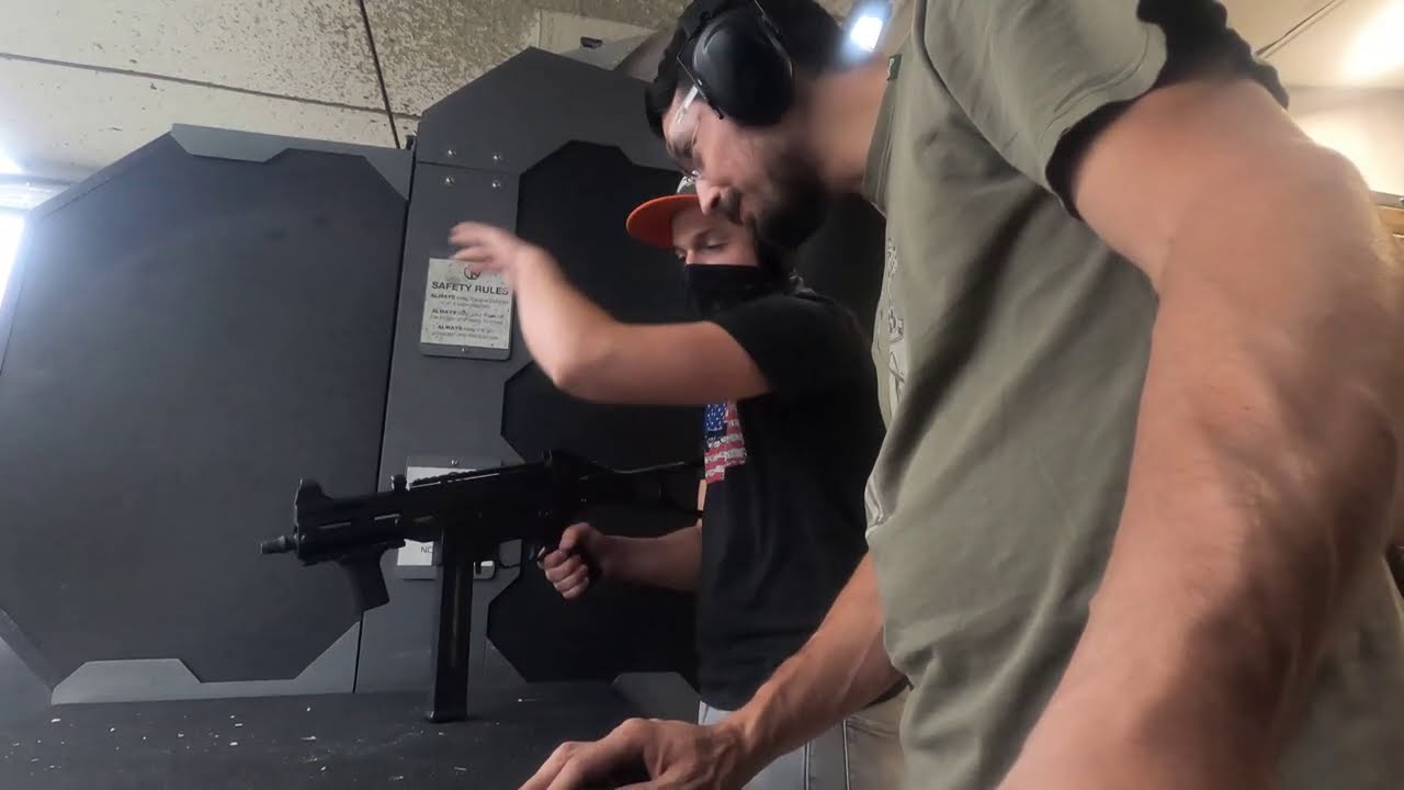 Firing a HK UMP 40 & British STEN at TNT Gun Range
