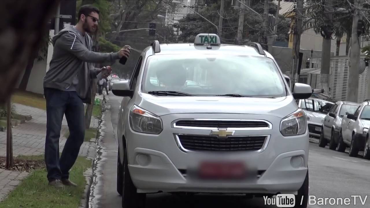 PEGADINHA  PICHANDO TAXIS   UBER Prank in brazil knife pulled
