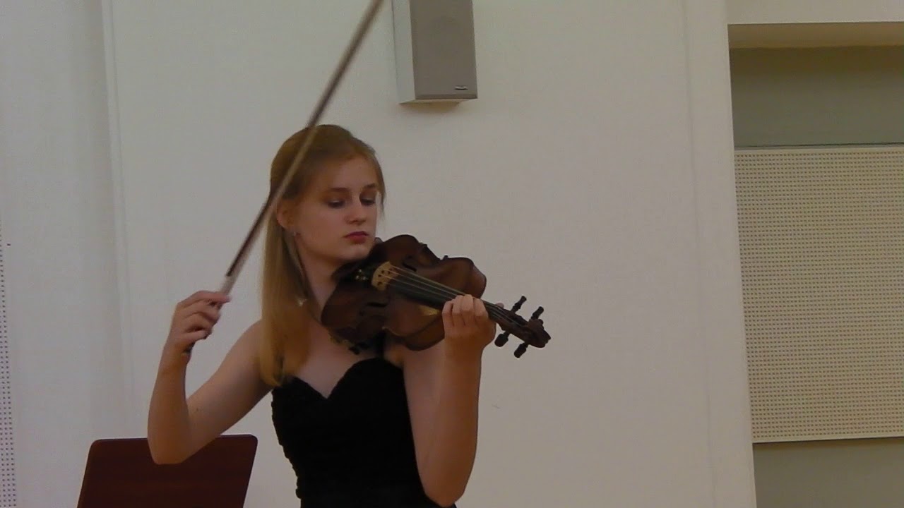 Magdalena Rzechowska  Z. Kodaly Three Hungarian Dances
