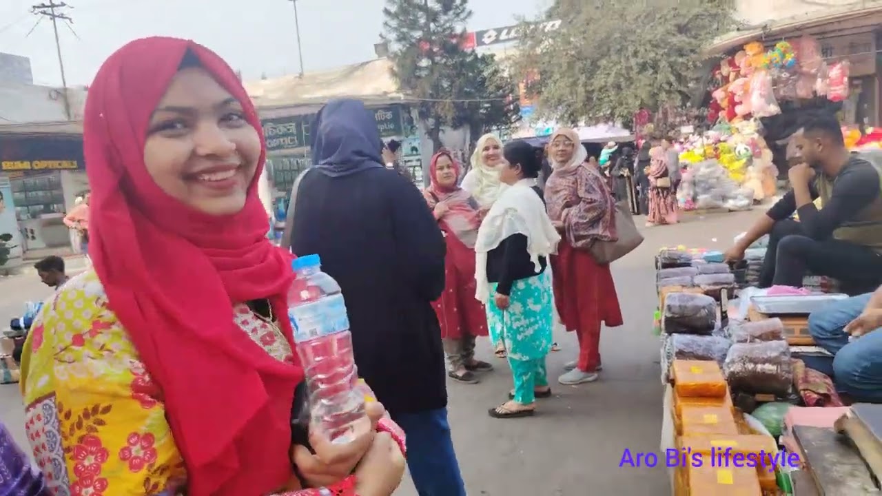 উদ্দেশ্যহীন ভাবে নিউমার্কেটে ঘোরাঘুরি আর খাওয়া-দাওয়া : Vlog:399