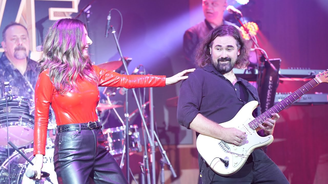 Watch Beat It Come Alive | Sing It Live Concert