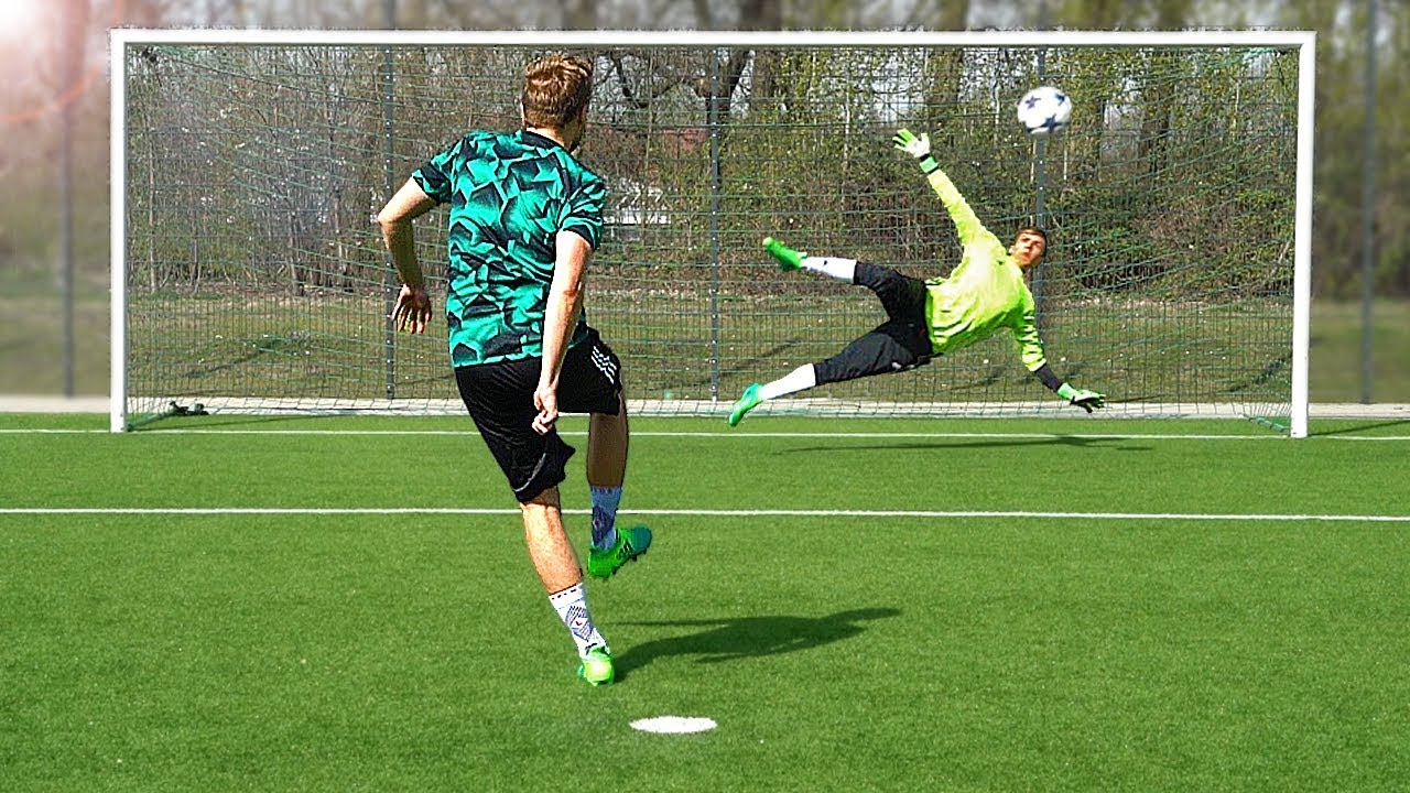 freekickerz vs. Raphael Guerreiro (Borussia Dortmund) - Penalty Challenge