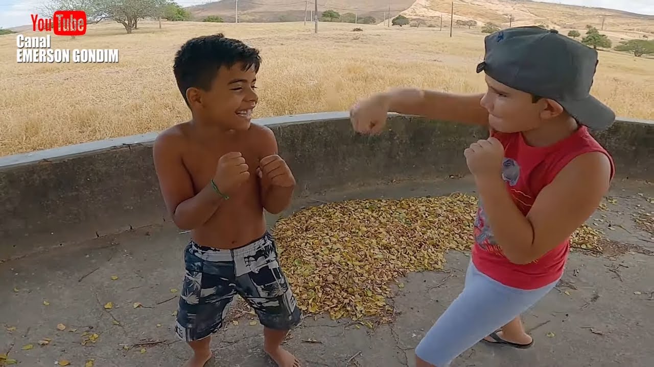 NO DIA DA BRIGA DO VAQUEIRO LEVY E MEU SOBRINHO RODRIGO  - RESENHA NO PARQUE GUARANI