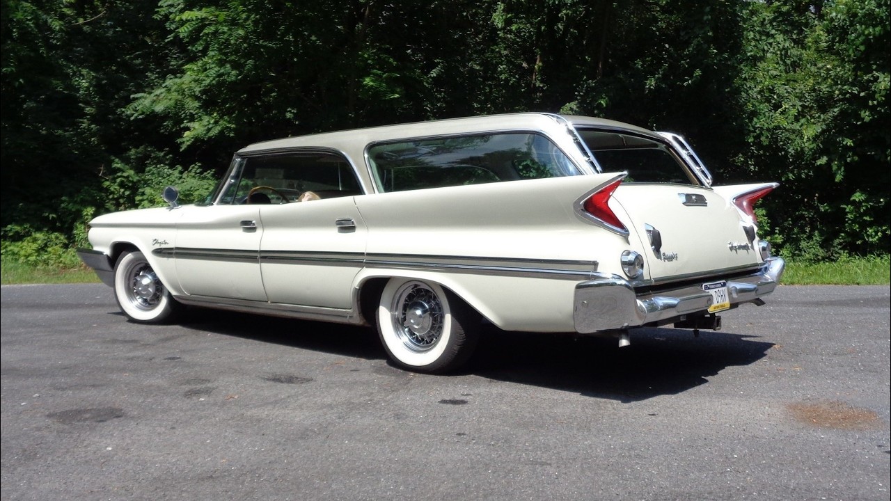 Chrysler Windsor Station Wagon 383 1960 года выпуска в двухцветной окраске и рассказ 