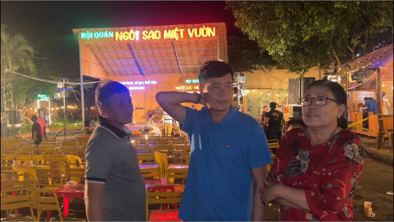 Cha mẹ Khương Dừa từ Bến Tre lên xem Đêm nhạc Ngôi Sao Miệt Vườn