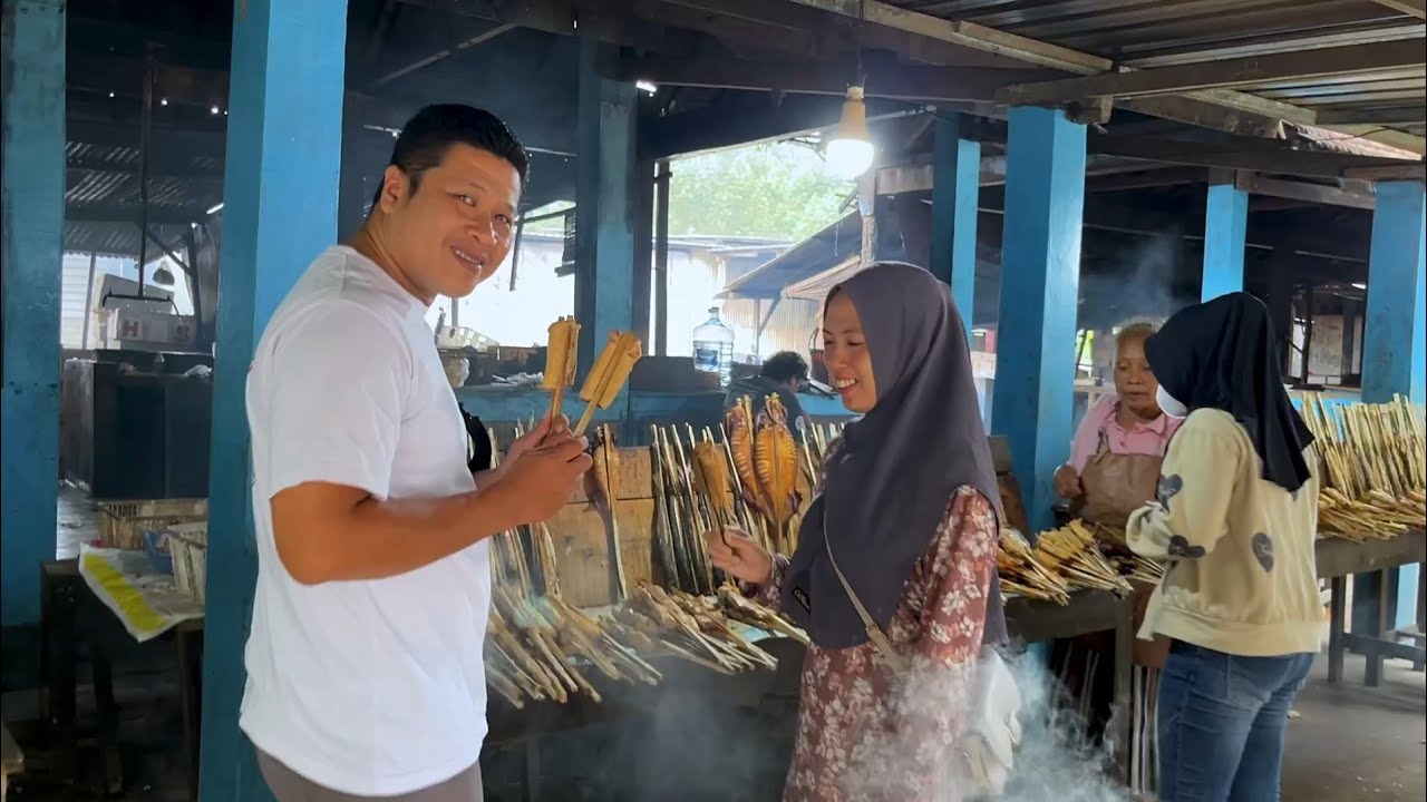 Pergi ke pasar ikan, belanja ikan asap, sekalian buka puasa di luar, keluarga ndeso 