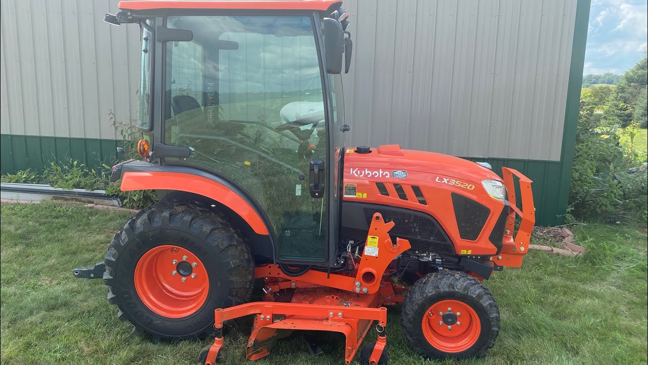 Kubota LX3520 Belly Mower