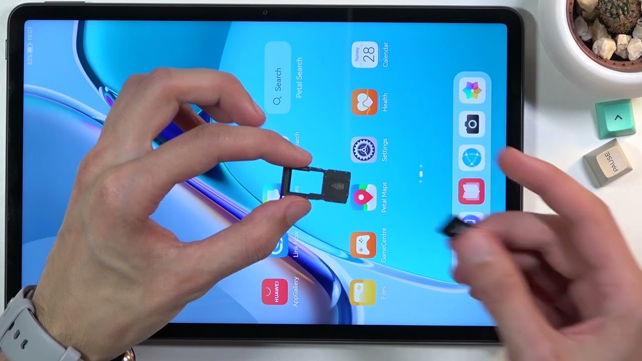 Как вставить SD-карту в HUAWEI MatePad 11 – Слот для карты памяти