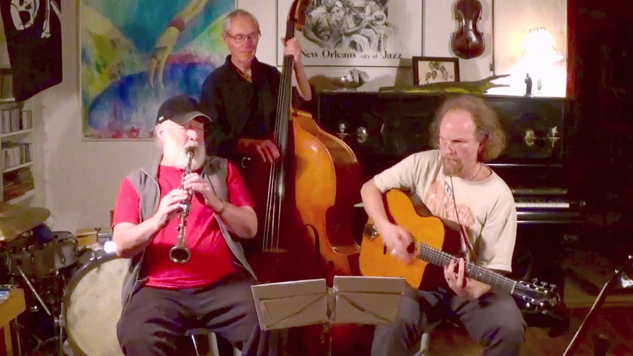When the moon comes over the mountain - Jazz Pirates