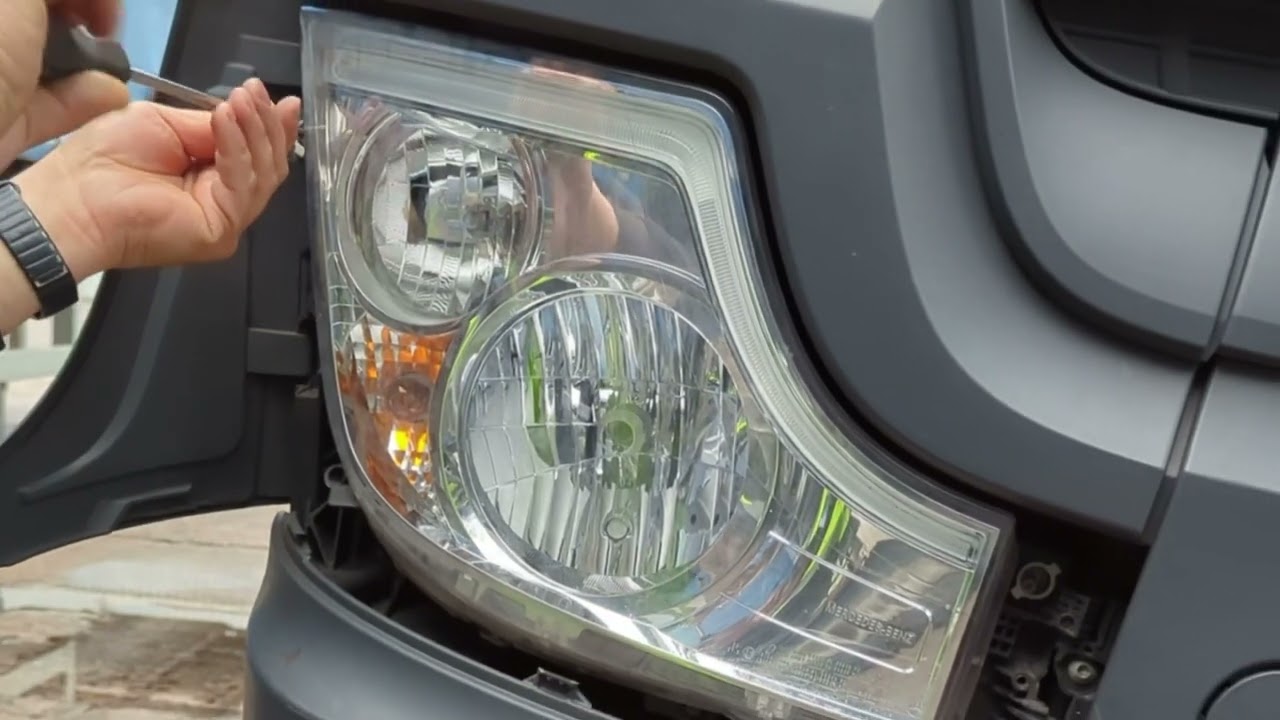 Como trocar a l&acirc;mpada do Farol caminh&atilde;o Mercedes Benz. L&acirc;mpada H7 de 24V