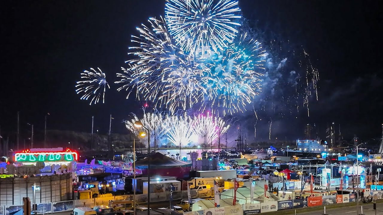 Hanse Sail Rostock 2024 - Feuerwerk im Stadthafen