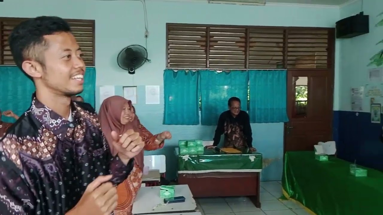 PKM UNINDRA PGRI : Pemanfaatanl AI Untuk Pembelajaran Efektif di SDN Gondrong 1 KotaTangerang