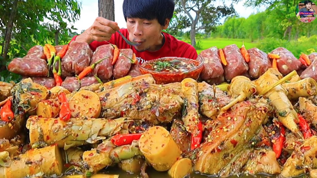 แกงหน่อไม้ใส่หมูสามชั้นจิ้มแจ่วแกล้มผักสดแซ่บคักอีหลีครับพี่น้องMUKBANG EATING SHOW#โก้อีสานพาแดก