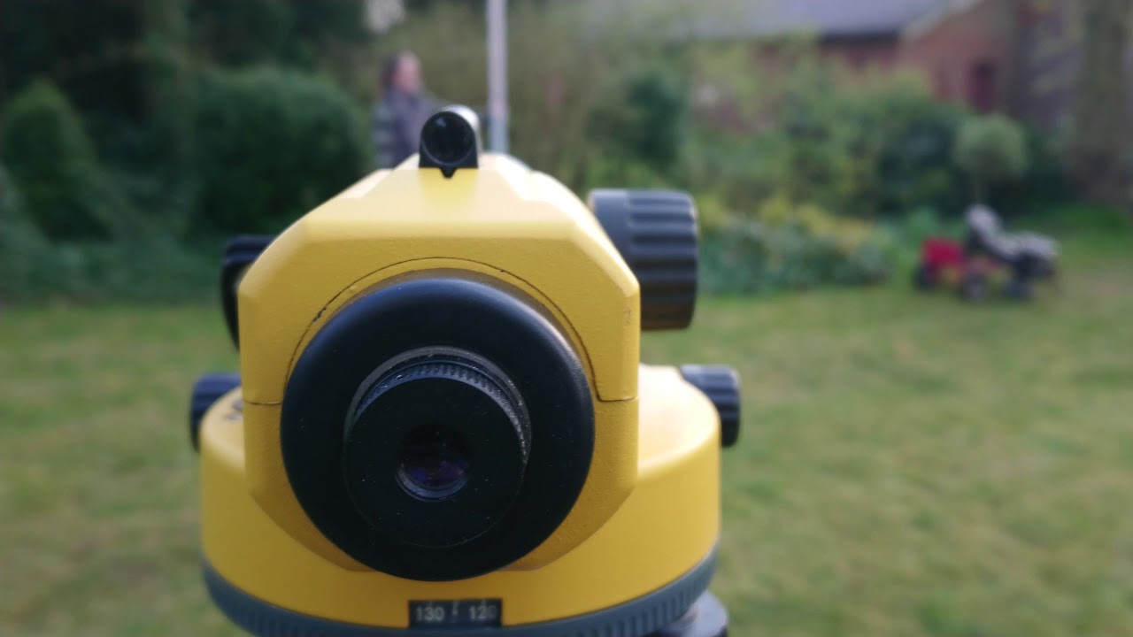 2 af 2 :Praktisk udf&oslash;rsel af nivellering med nivelleringsinstrument.
