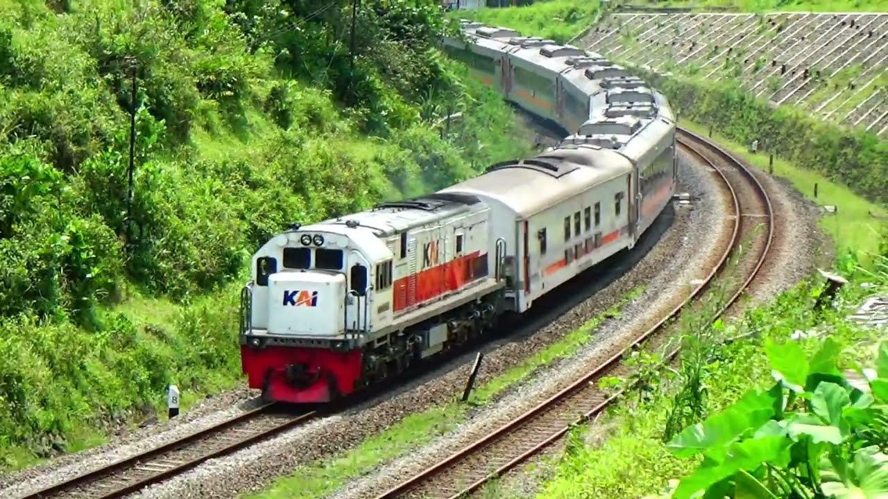 Top 13 kereta api panjang di spot viral serongan andalan railfans daop 5 pwt