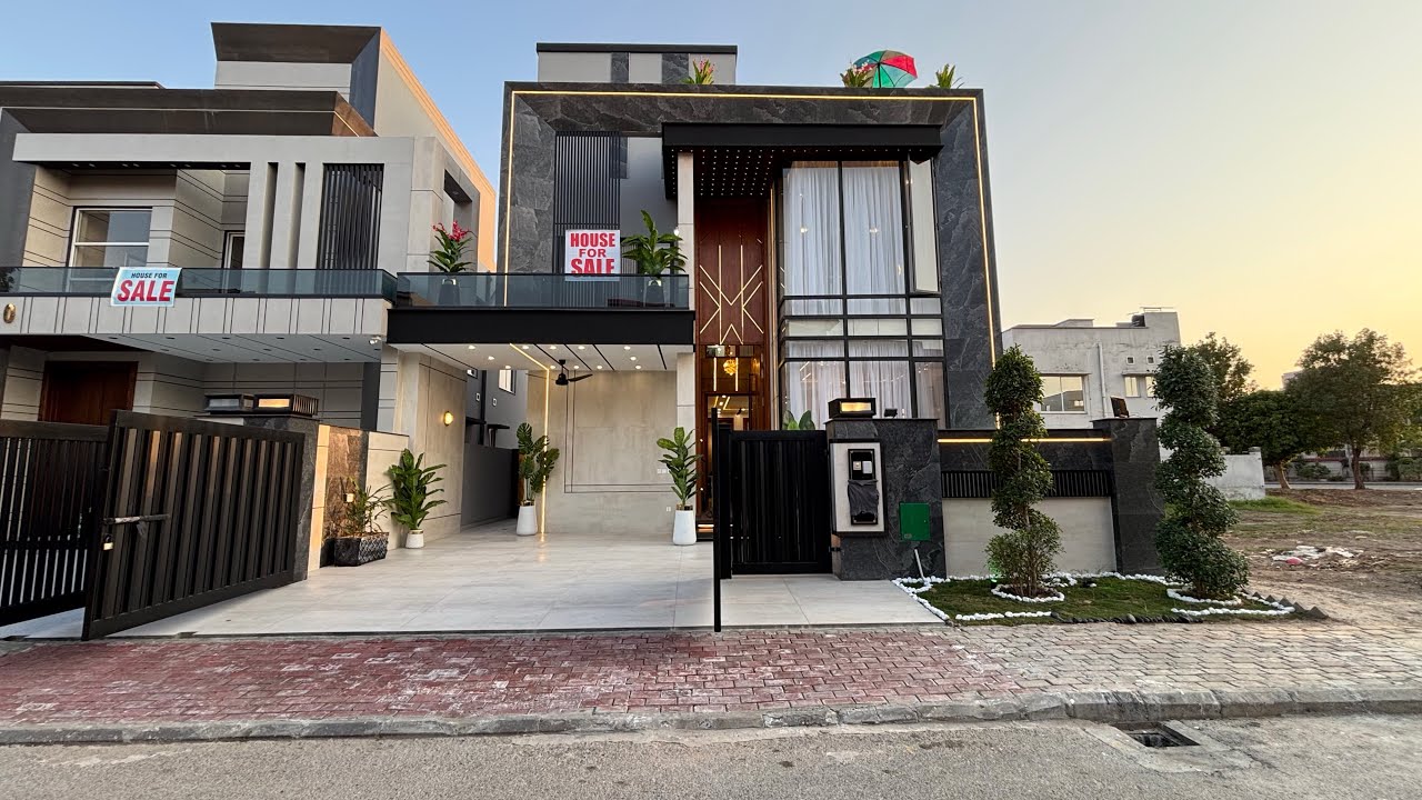 10 Marla Fully Furnished Luxury House for Sale in Bahria Town Lahore. 