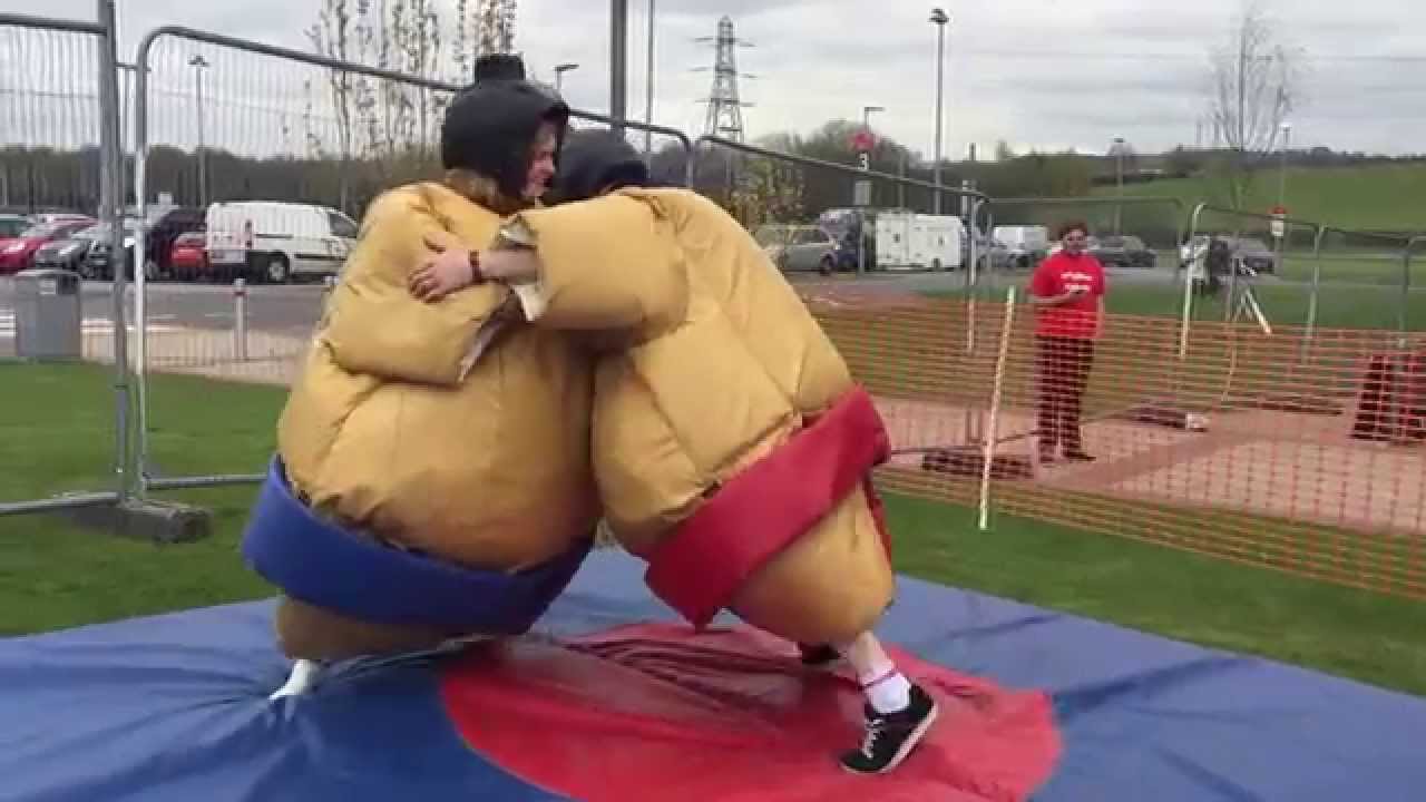 Amy Maslanka and James Kearns sumo resoling 😝👍🏻