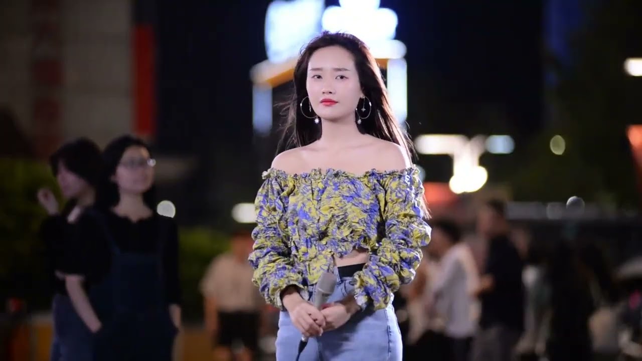 如果你刚好经过，是否愿意在街头听完这首温柔的《一直很安静》？