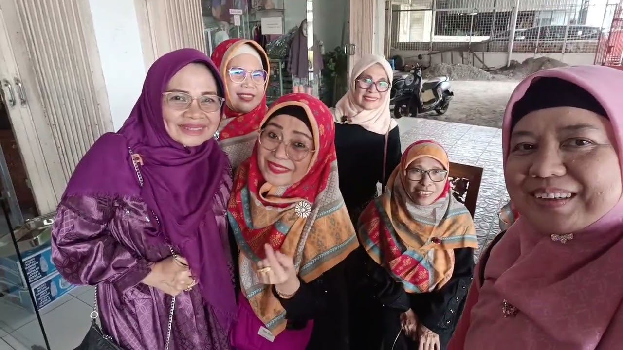 Arisan perdana ibu2 Perdos Unhas Tamalanrea di ruko ibu Abrar 