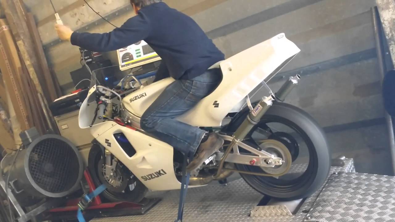 Suzuki RGV250 VJ22 Dyno Run. 65bhp. RHR Motorcycles