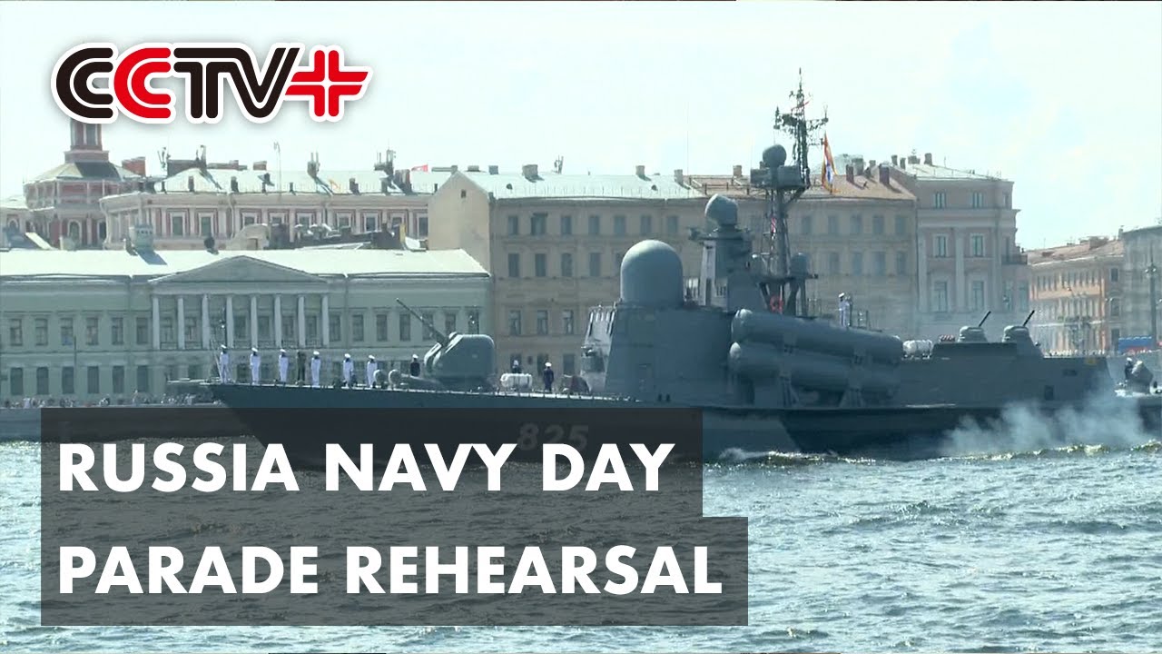 First Daytime Rehearsal for Russia's Navy Day Parade Held in St. Petersburg