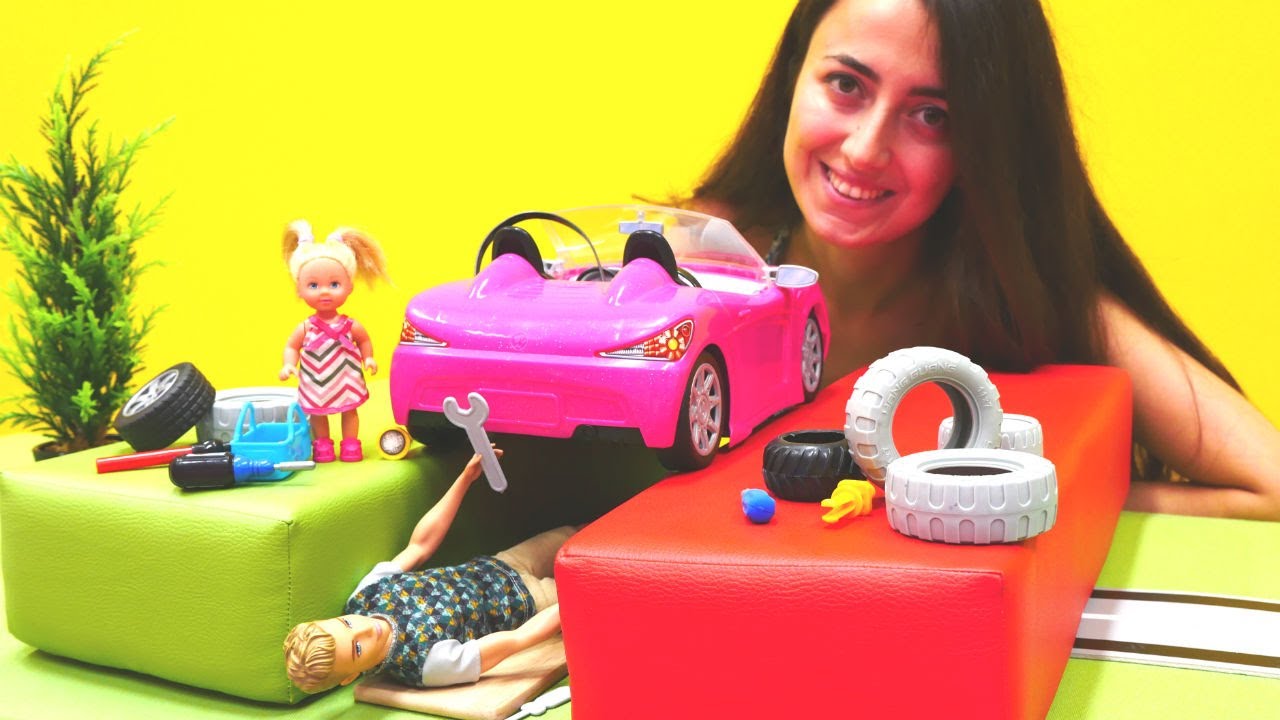 Barbie, Steffie ve Sevcan ile detektif oyunları. İpuçları arıyoruz