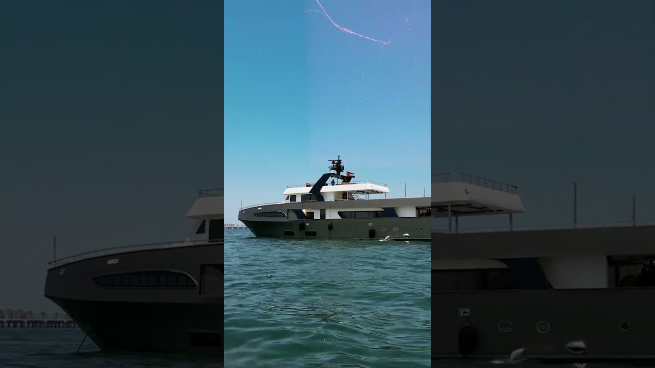 Dubai Events on the Sapphire 150 Yacht: Spacious Flybridge & Jacuzzi