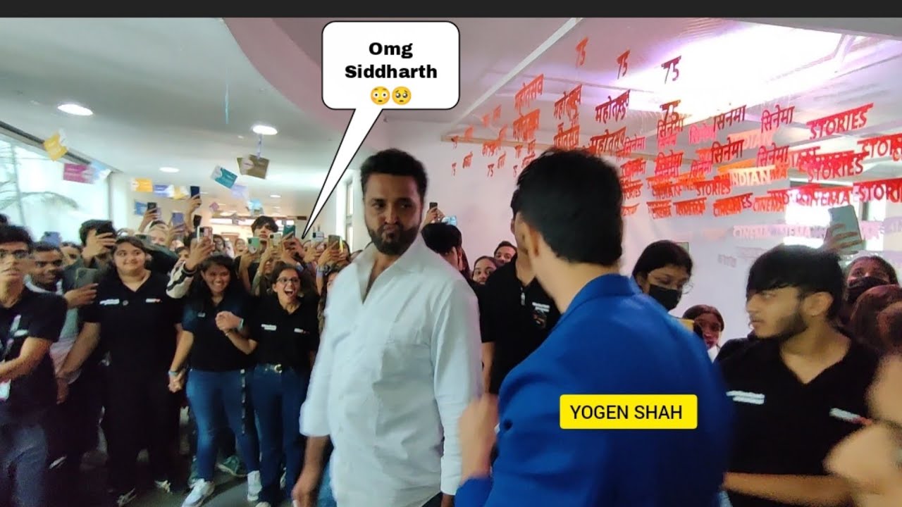 When Siddharth Malhotra Meet Fans Seen Madness 🤗🥺😳 At screening of Shershaah  at Whistling Woods