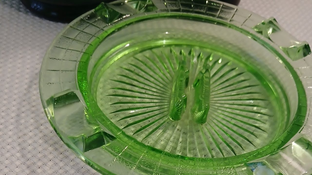 Sourcing for eBay as an Auctioneer! Yes I Do That! Green Glass! #ebaystore #femaleauctioneer #thrift