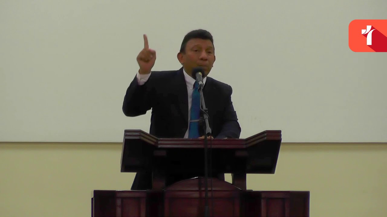 Juan 14: 15 - 18  El Paracleto: Un Poderoso Ayudador. Pr. Julio Benítez