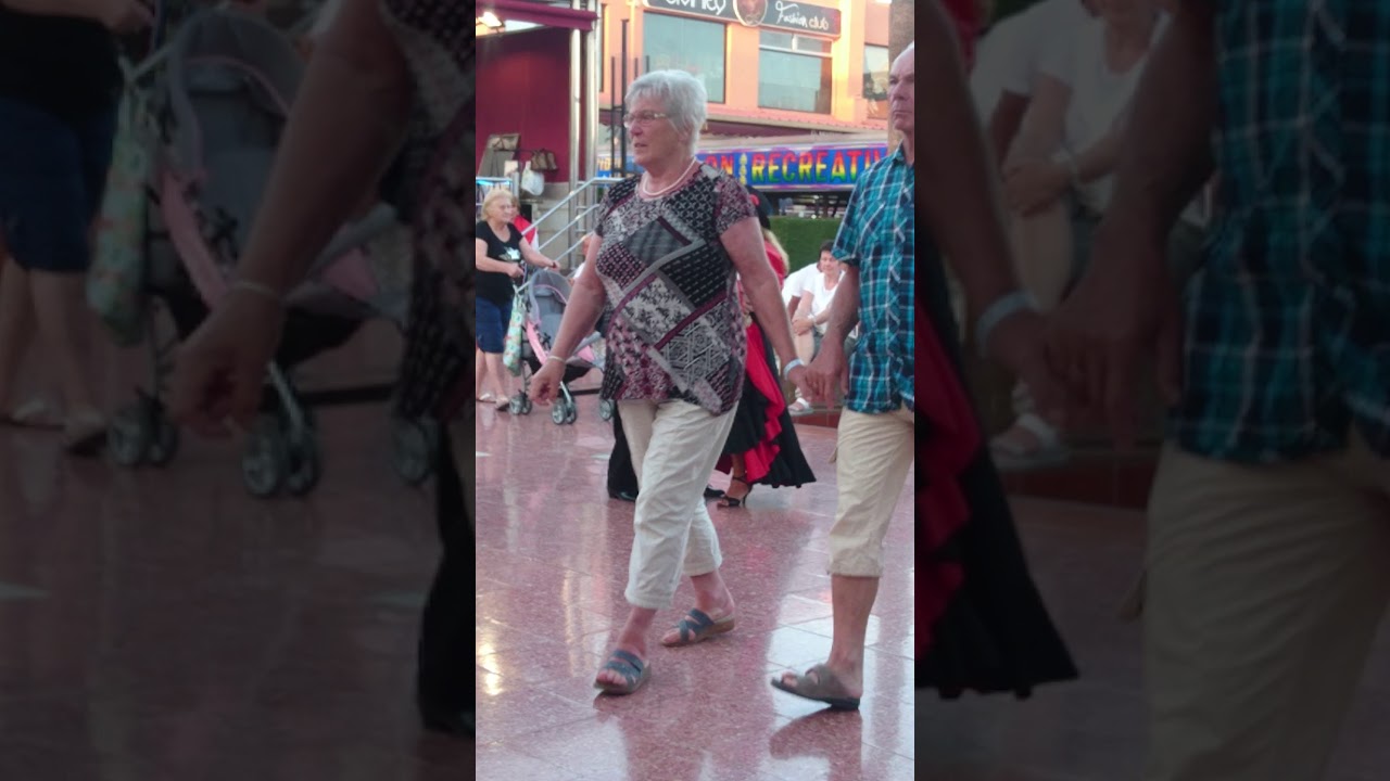 Kasbah dancing, Playa del Ingles. 4