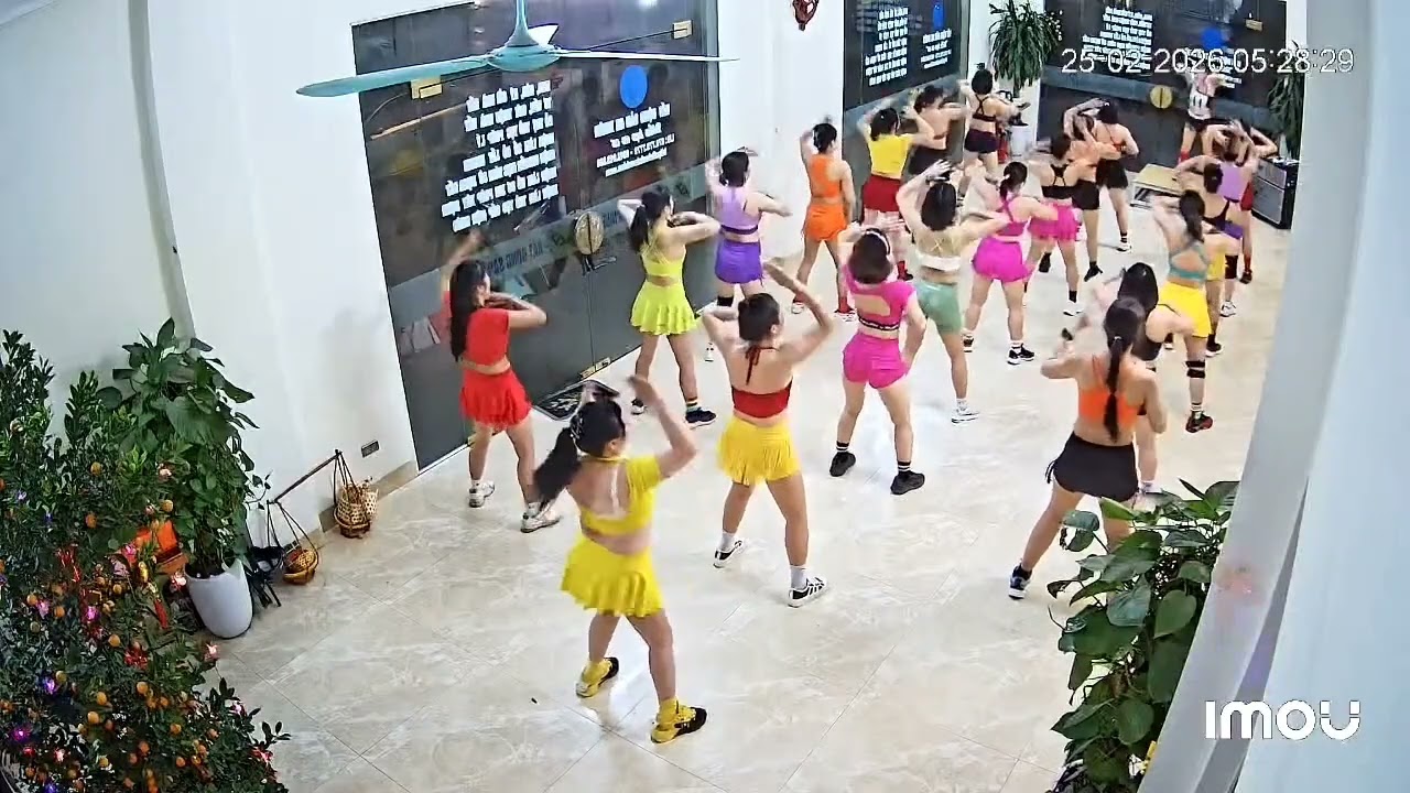 Ngày mới đông đủ tràn đầy năng lượng tích cực của chị em Clb Aerobic Bđs An Nhiên!