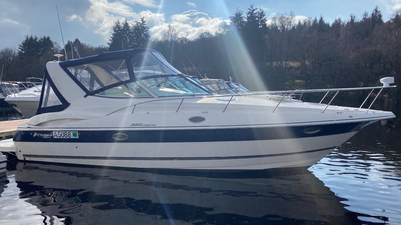 2006 Cruisers Yachts 320 Express £89,995. Live well, boat better.