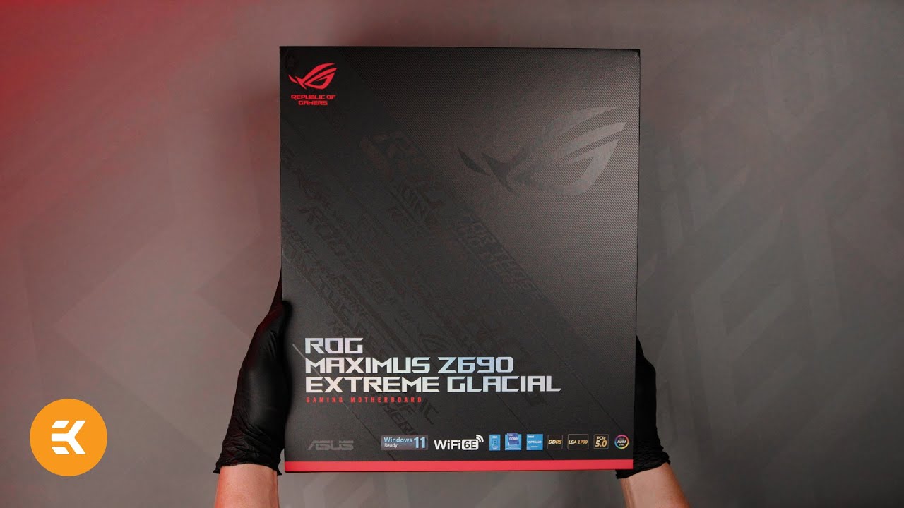 UNBOXING the Asus ROG Maximus Z690 Extreme Glacial 🥶