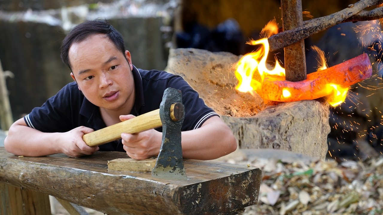Forging a handcrafted iron axe - Building a workshop