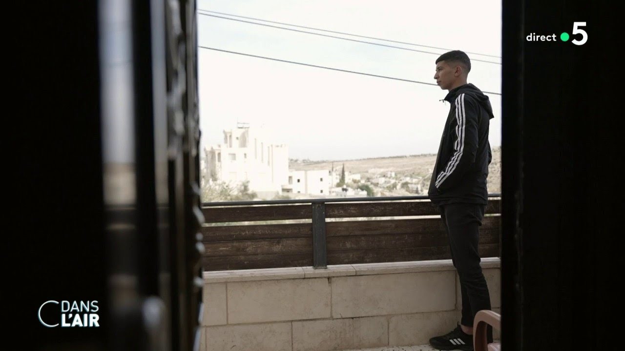 En Israël, le calvaire des prisonniers palestiniens - Reportage #cdanslair du 02.04.2024