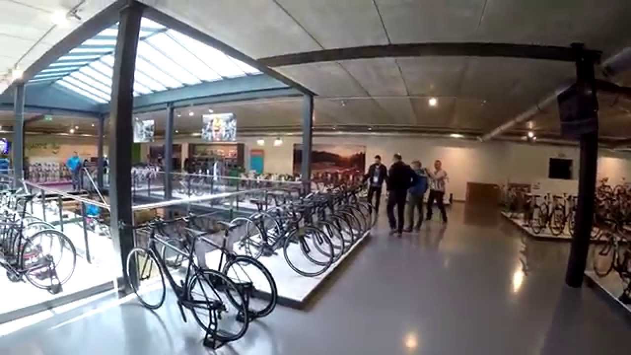 Sklep rowerowy Mantel w Arnhem 5000m&sup2; HD